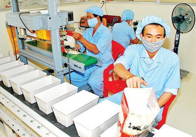 Rice being packaged for export at a company in the Mekong Delta (Photo: SGGP) Rice being packaged for export at a company in the Mekong Delta (Photo: SGGP)